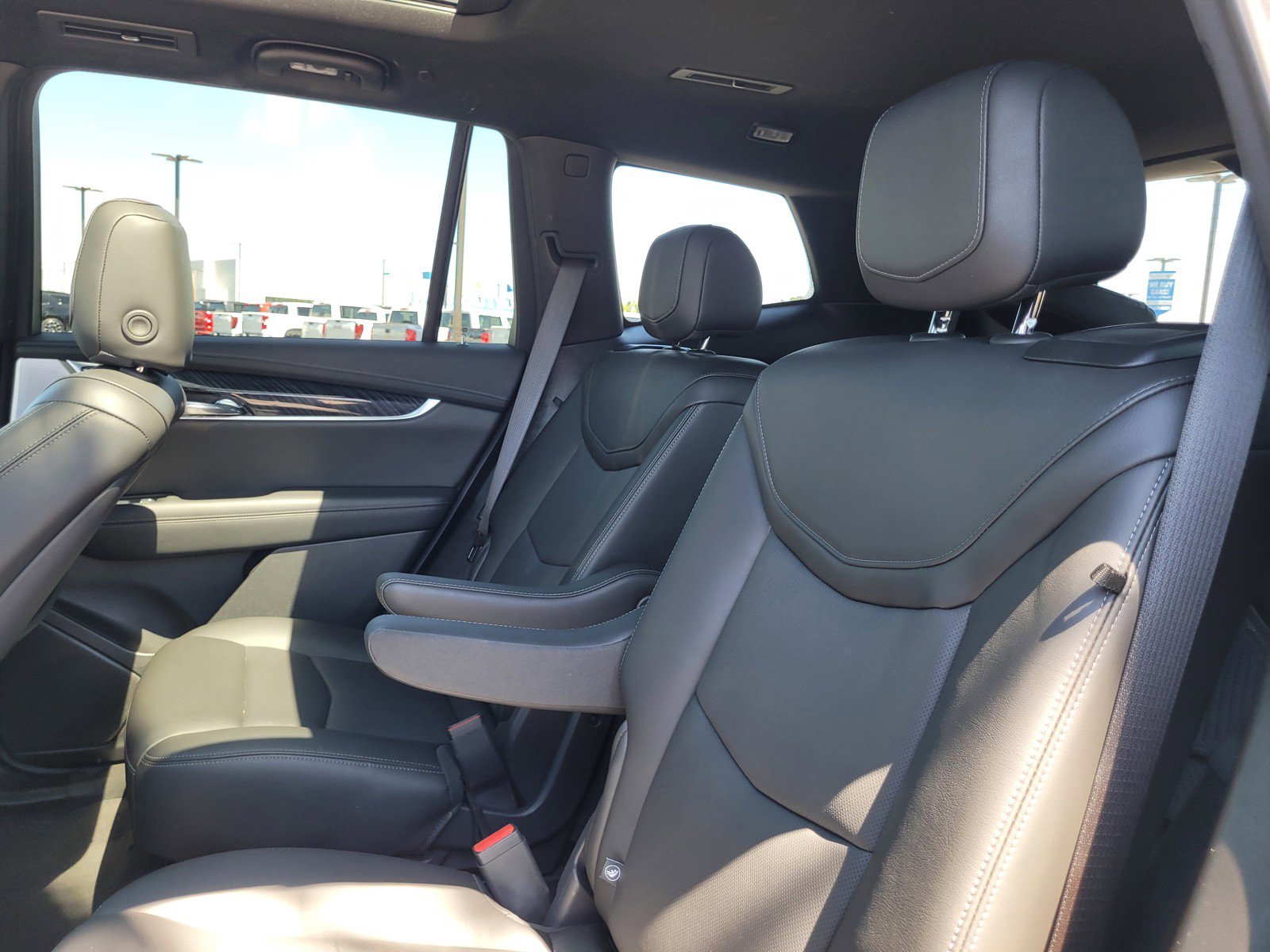 Used 2025 Cadillac XT6 Premium Luxury AWD/4WD image 13