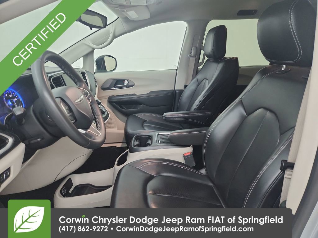 Certified 2023 Chrysler Pacifica Touring-L image 19