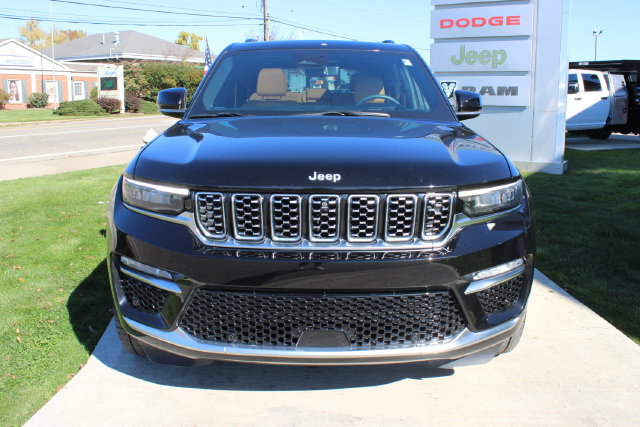 Used 2024 Jeep Grand Cherokee Summit AWD/4WD image 5