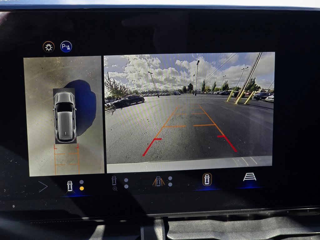 Used 2025 Chevrolet Equinox LT w/ Convenience Package II FWD image 44