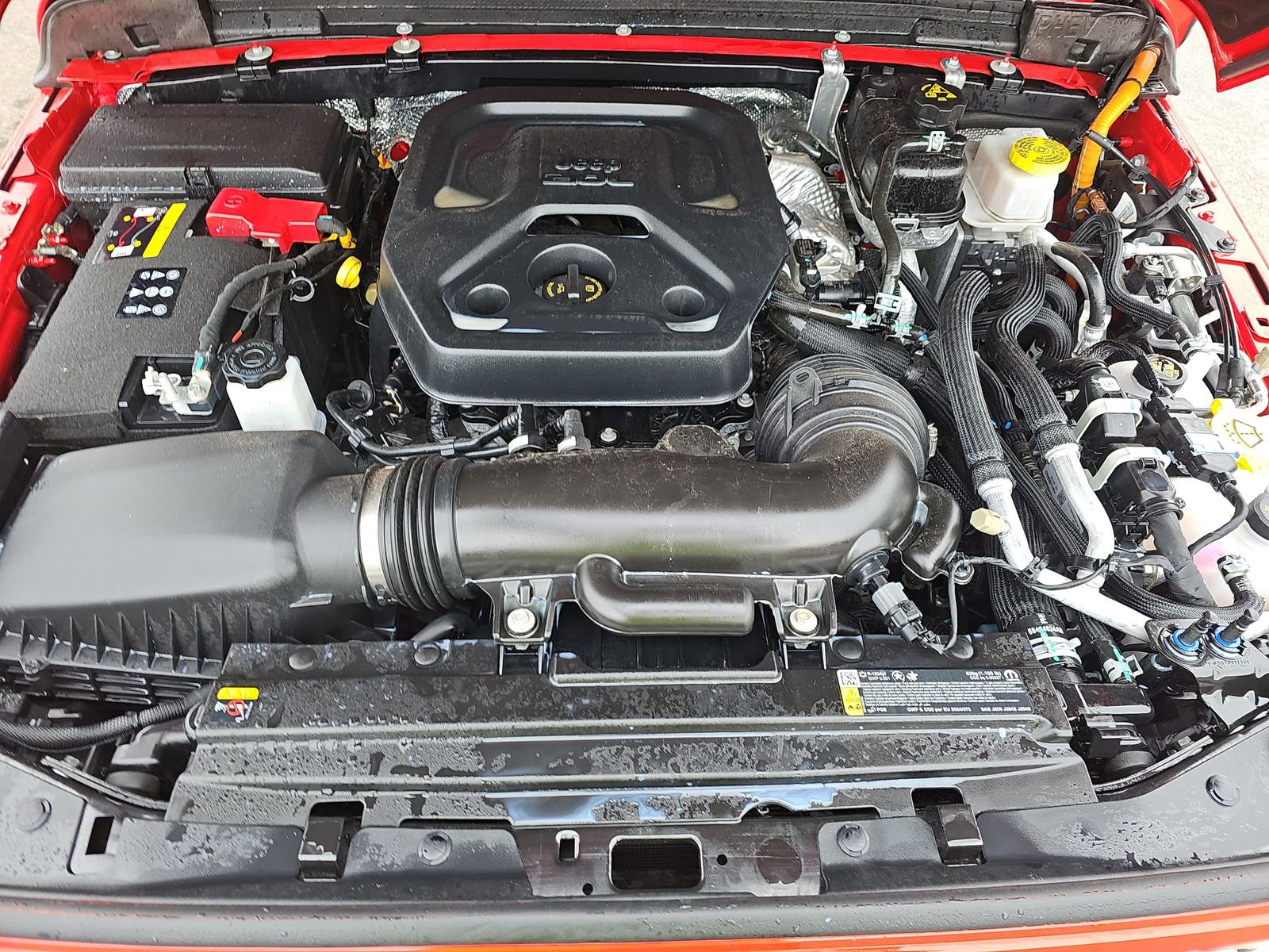 Used 2025 Jeep Wrangler Unlimited Sahara AWD/4WD image 16