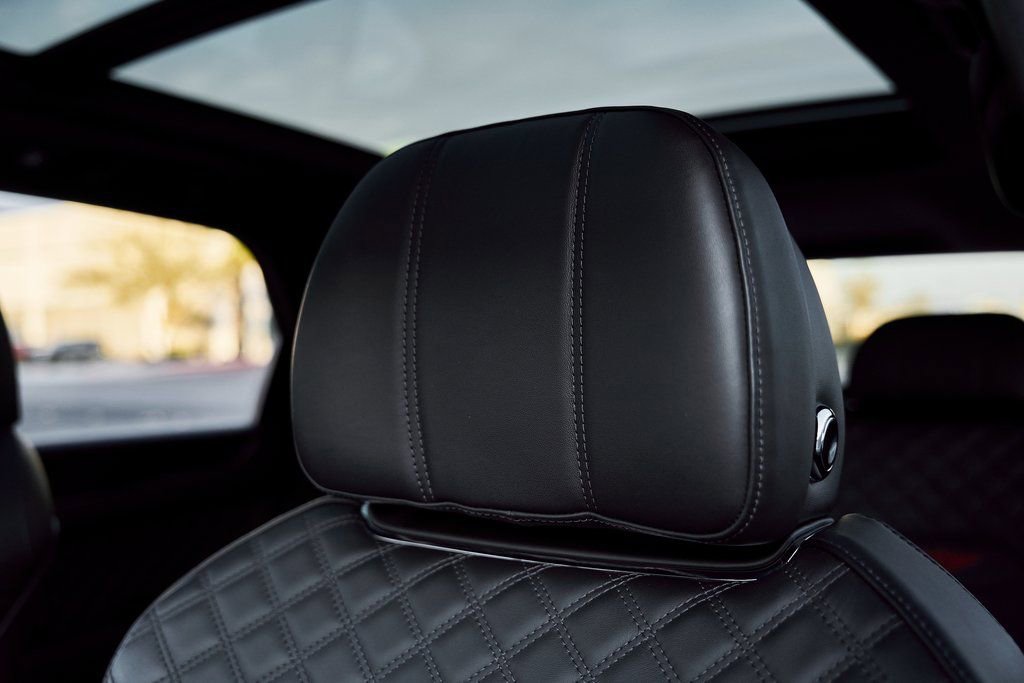 Used 2022 Bentley Bentayga image 43
