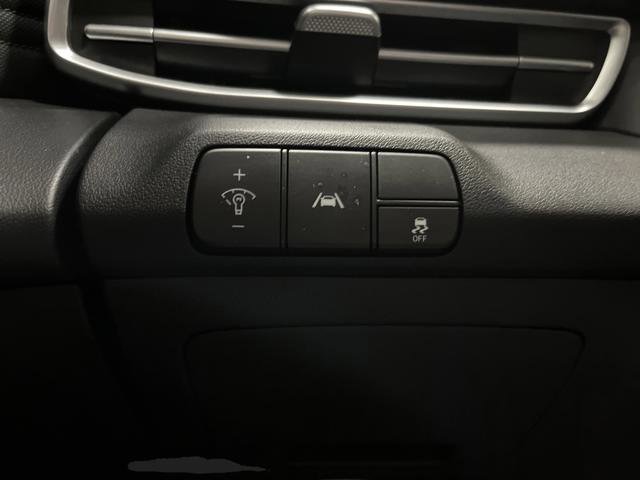 Used 2021 Hyundai Elantra Limited image 24