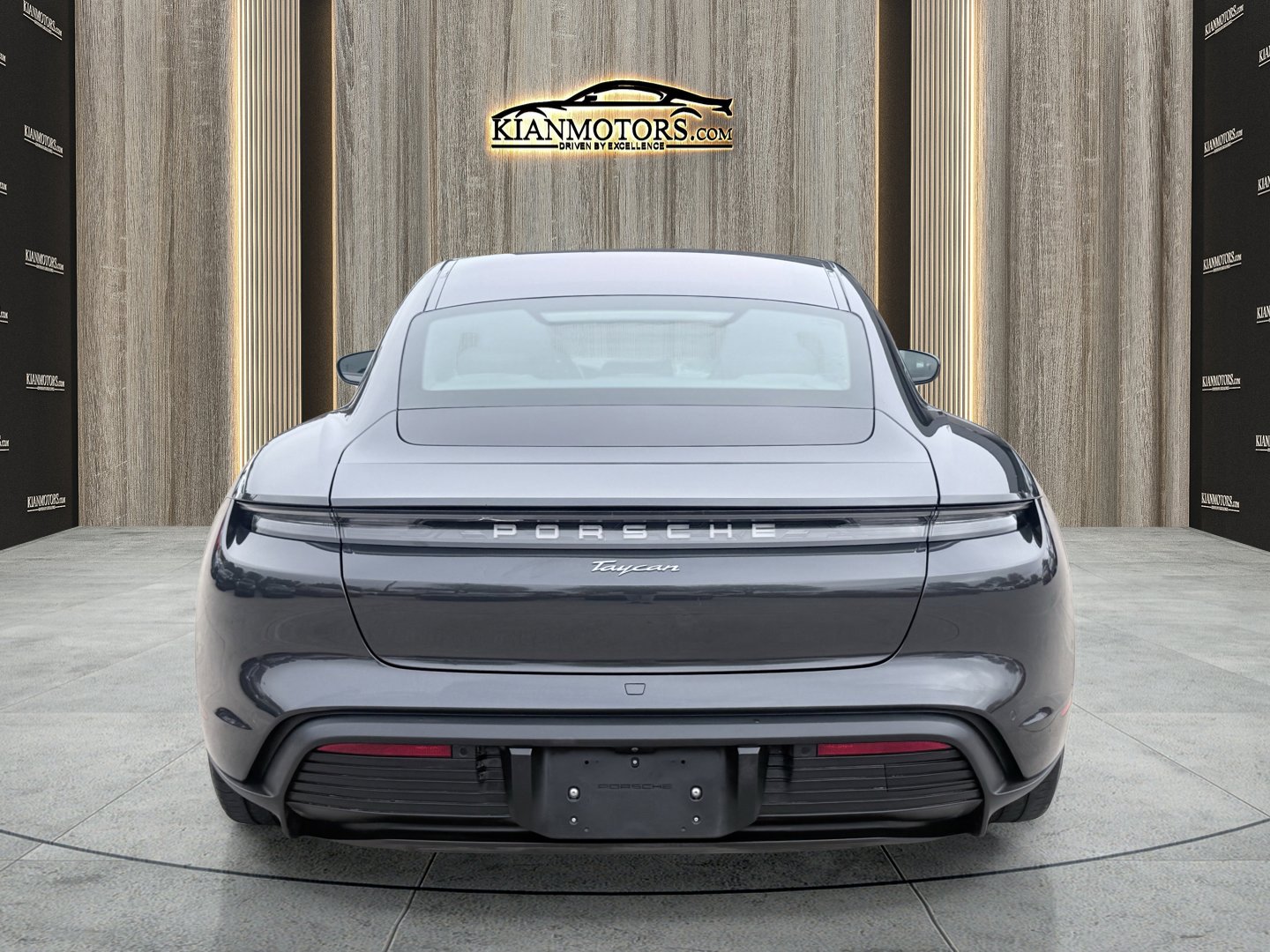 Used 2023 Porsche Taycan image 7