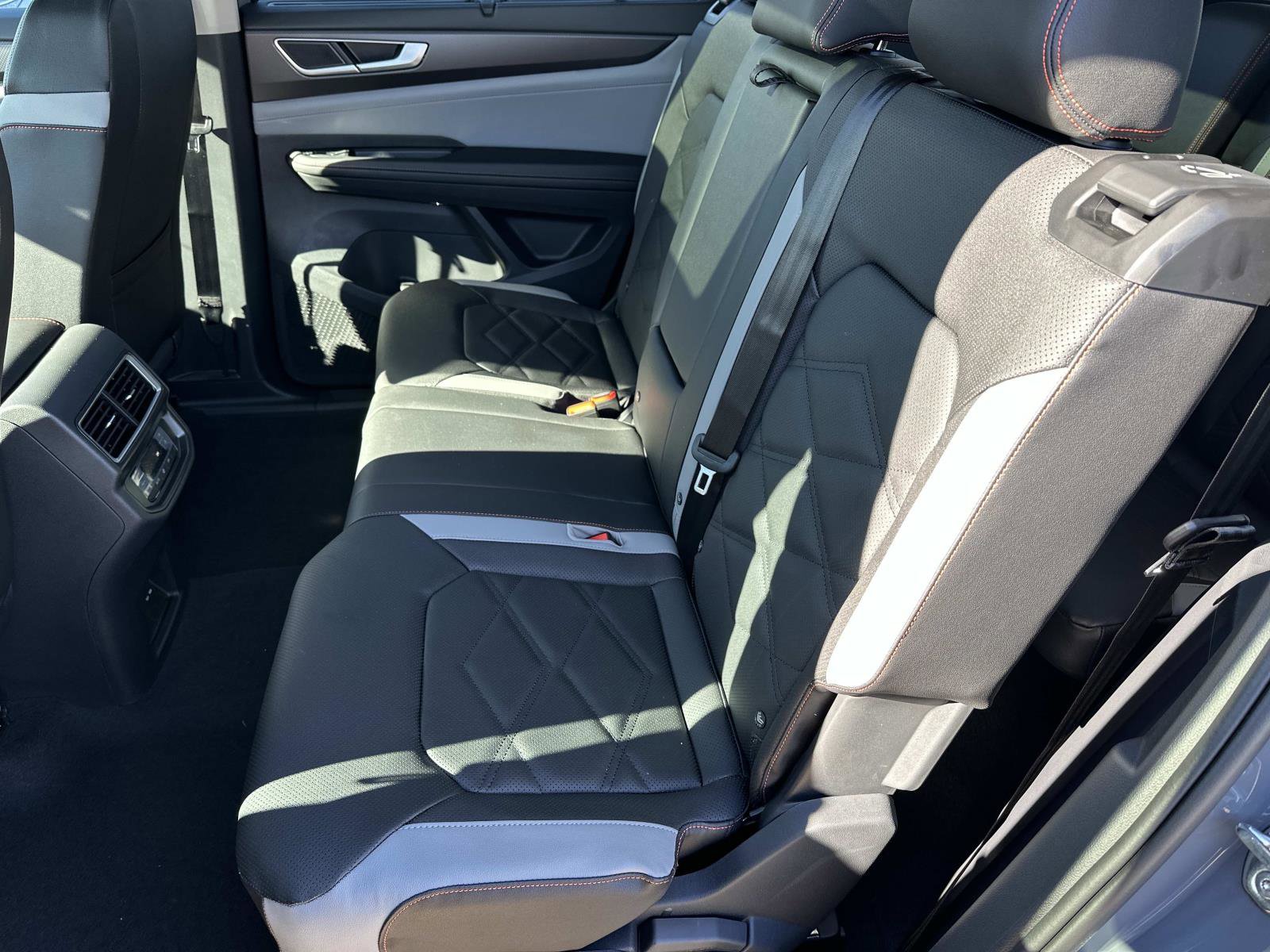 New 2026 Volkswagen Atlas Peak Edition image 12