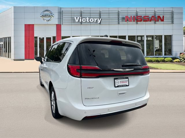 Used 2023 Chrysler Pacifica Touring-L FWD image 5
