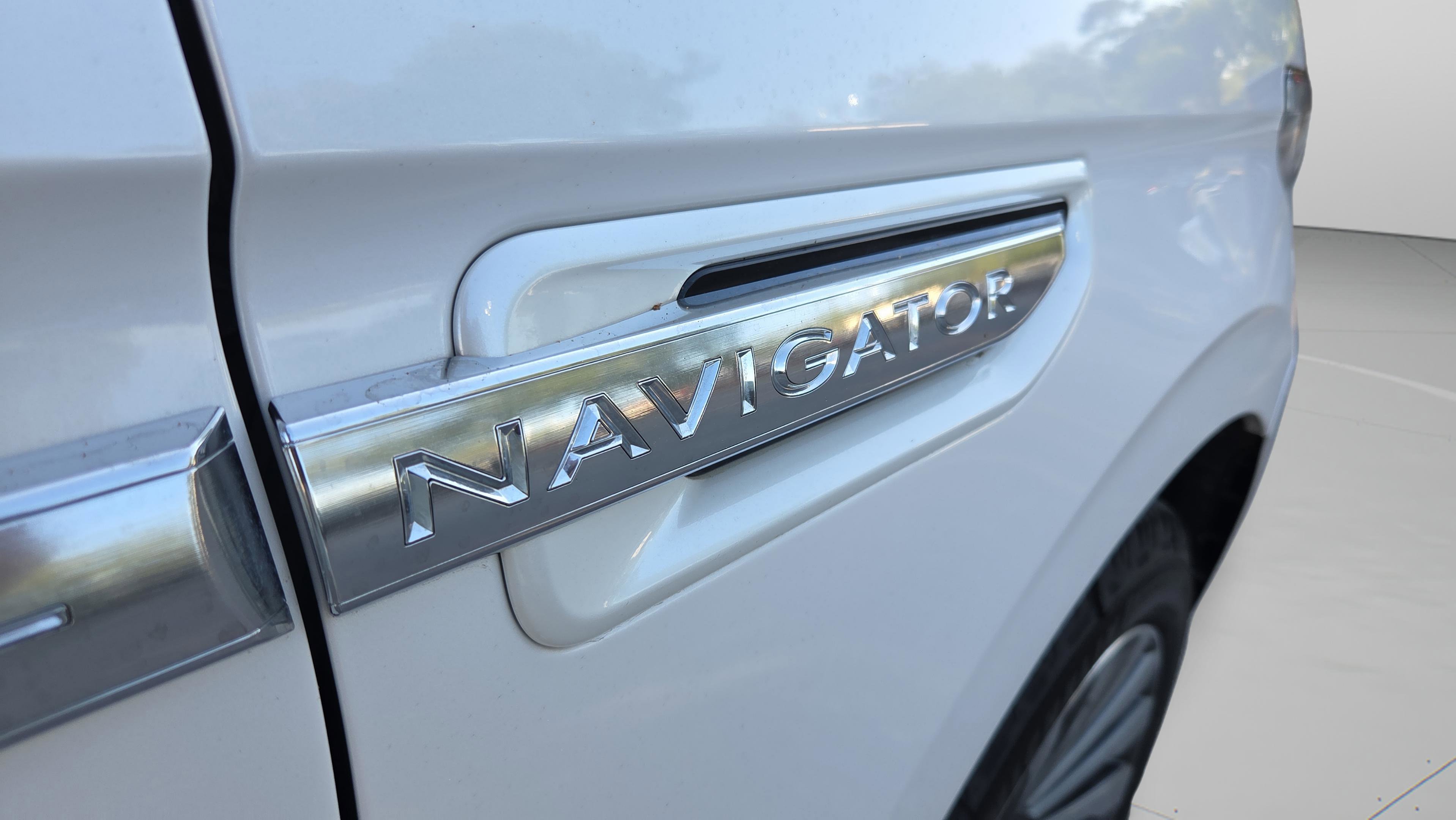 Used 2019 Lincoln Navigator Reserve AWD/4WD image 32