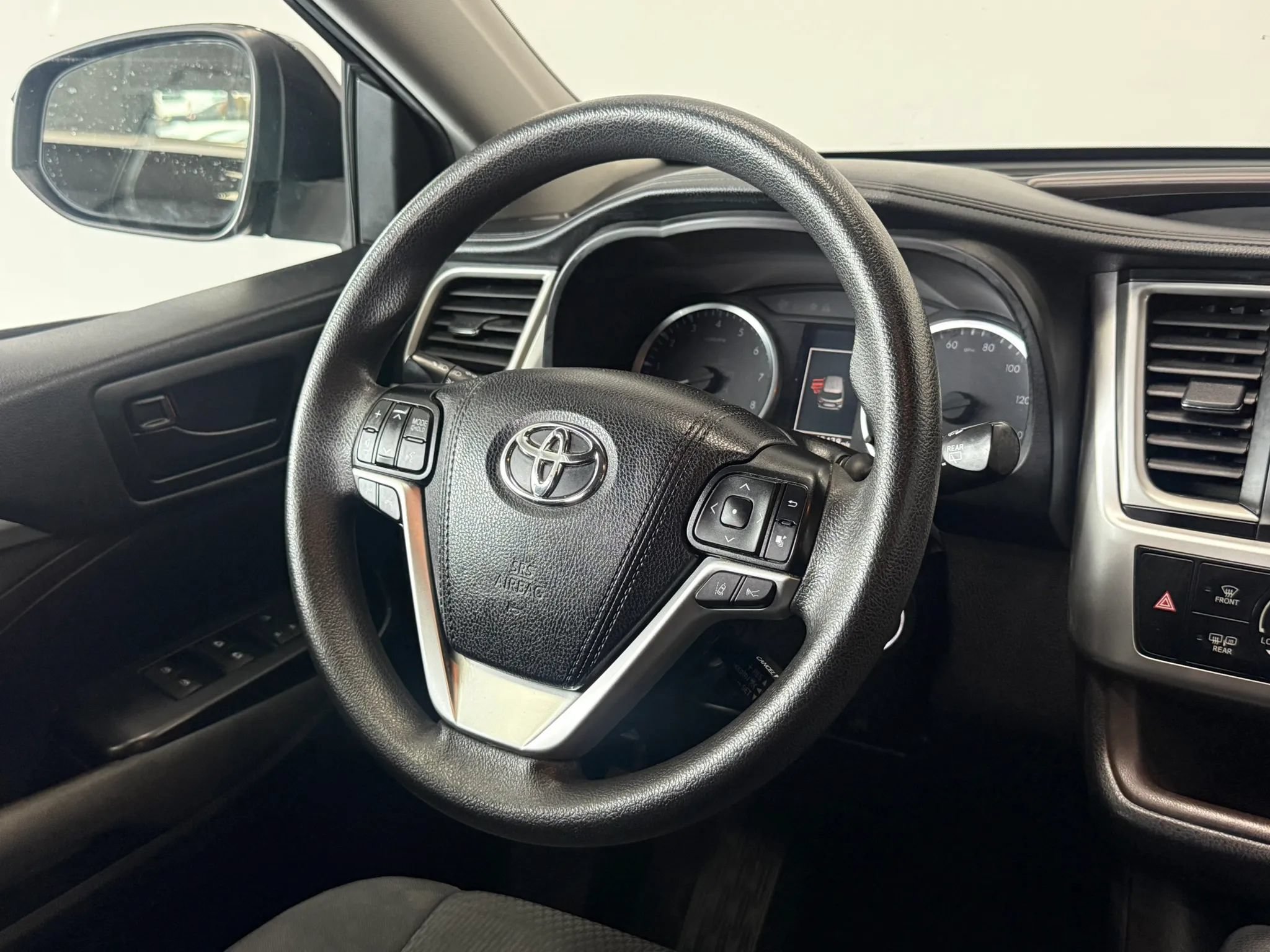 Used 2019 Toyota Highlander LE AWD/4WD image 11