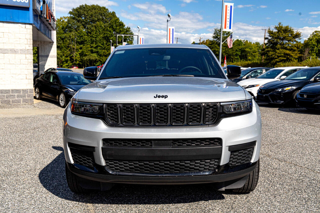Used 2024 Jeep Grand Cherokee L Laredo image 2