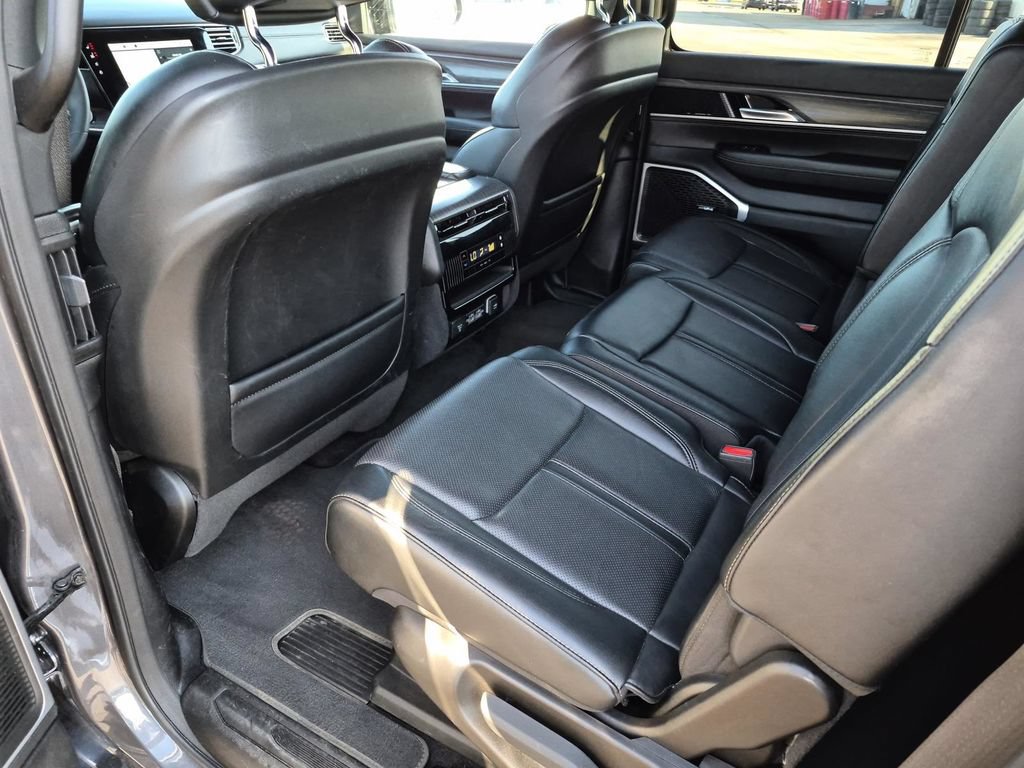 Used 2024 Jeep Wagoneer Series II w/ Flexible Seating Group AWD/4WD image 14