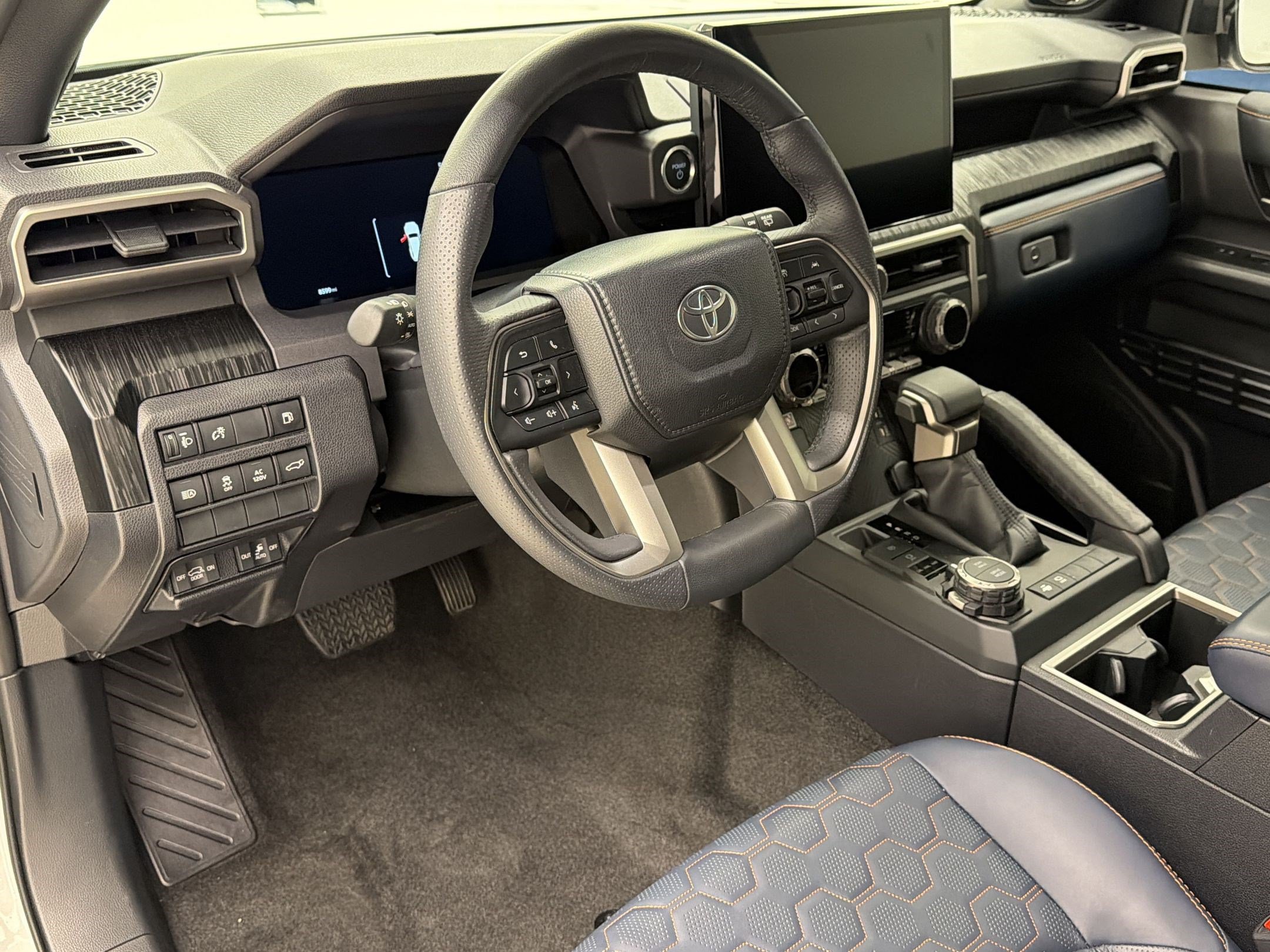 Used 2025 Toyota 4Runner Platinum AWD/4WD image 4