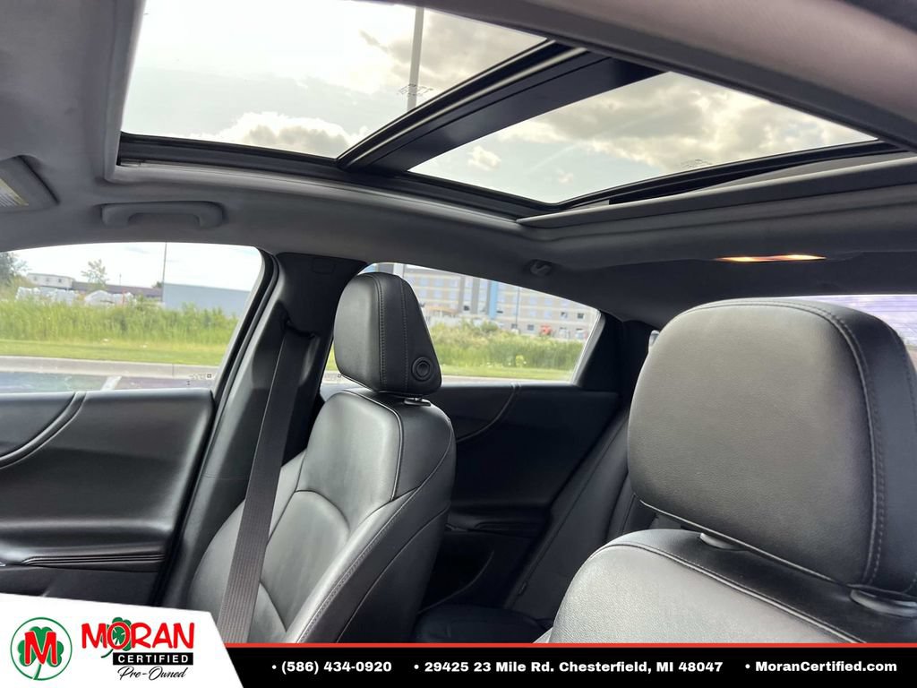 Used 2018 Chevrolet Malibu Premier w/ Premier Sun and Wheel Package FWD image 19