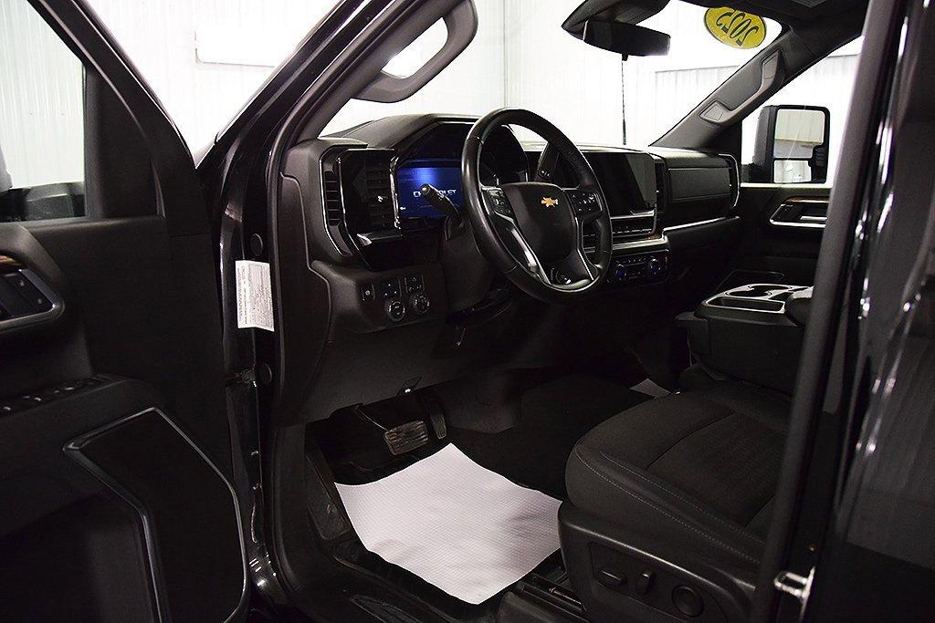 Used 2025 Chevrolet Silverado 2500 LT w/ Convenience Package image 14