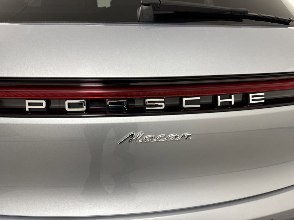 Certified 2025 Porsche Macan image 19