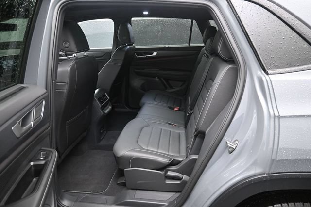 Used 2026 Volkswagen Atlas Cross Sport SEL R-Line AWD/4WD image 30