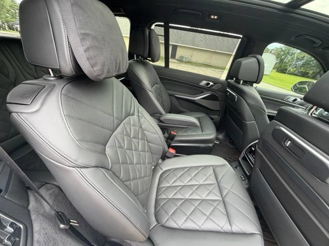 Used 2026 BMW X7 xDrive40i w/ M Sport Package AWD/4WD image 36