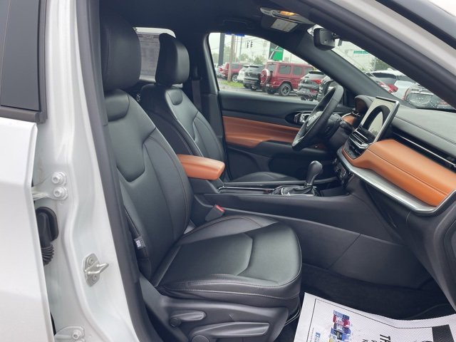 Used 2024 Jeep Compass Limited image 15