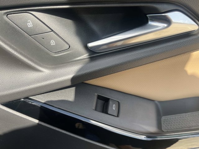 Used 2025 Chevrolet Equinox ACTIV w/ Safety and Technology Package FWD image 17