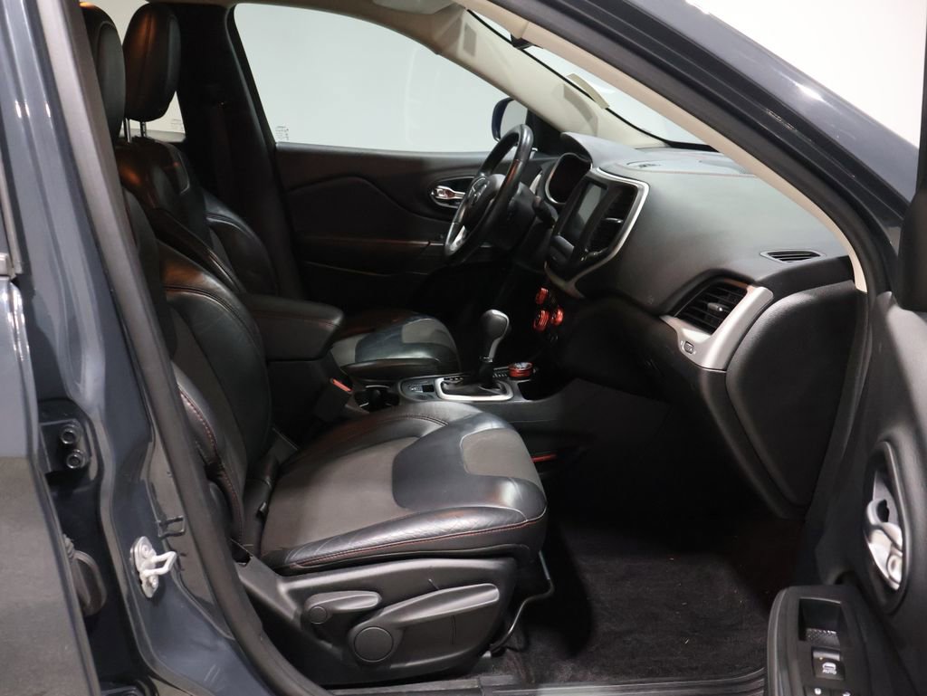Used 2017 Jeep Cherokee Trailhawk w/ Cold Weather Group image 23