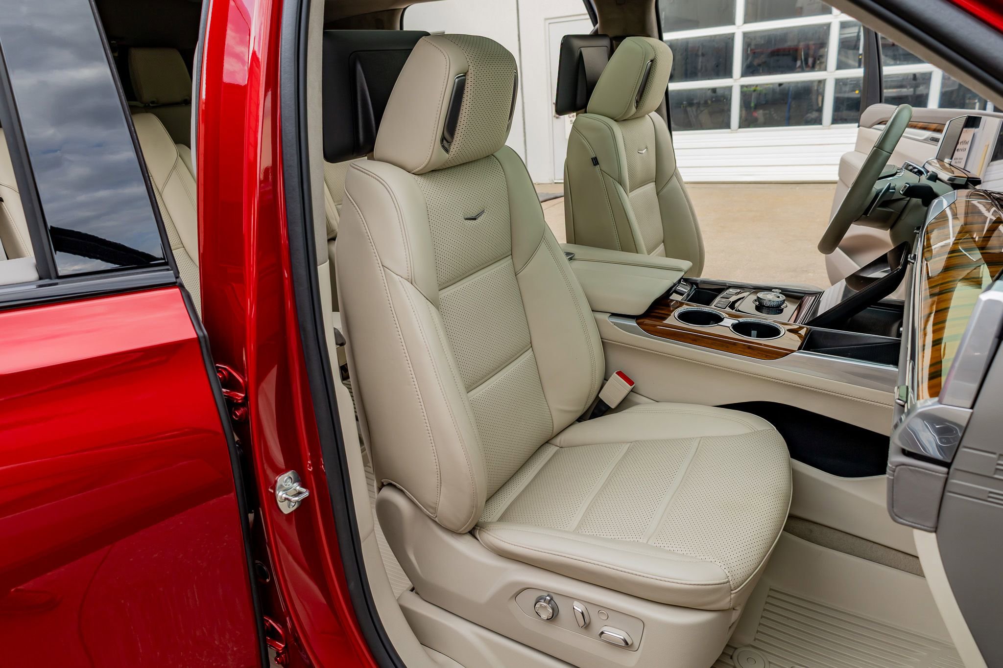 Used 2025 Cadillac Escalade Sport Platinum w/ LPO, Floor Liner Package image 30
