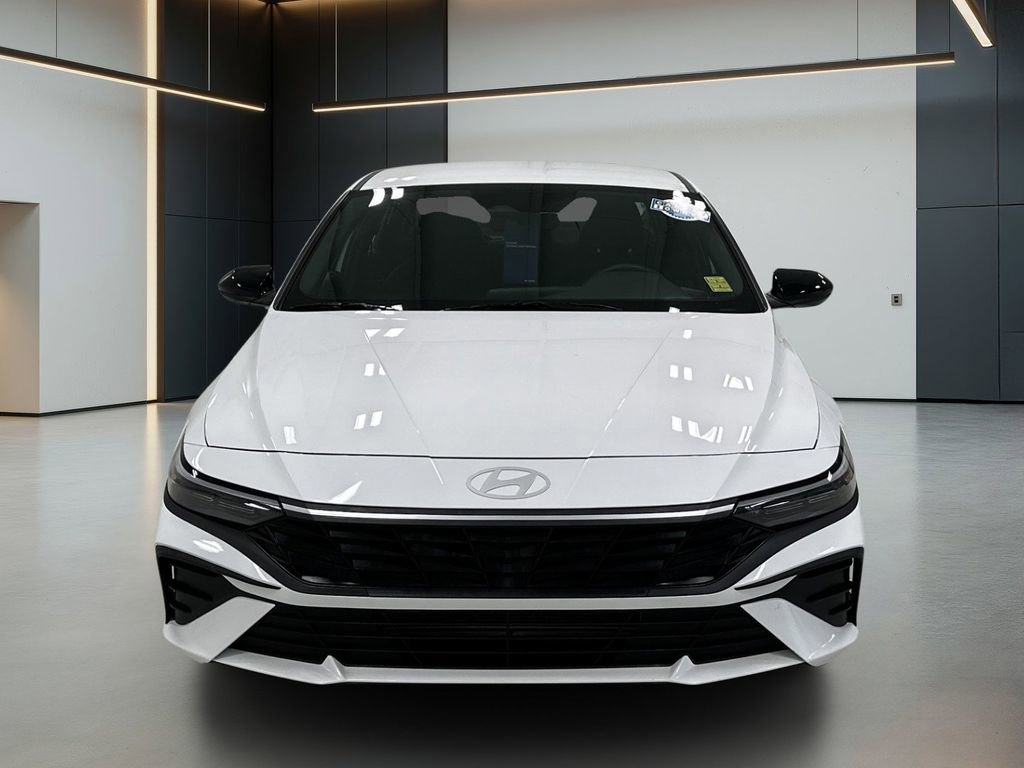 Certified 2025 Hyundai Elantra Sport image 4