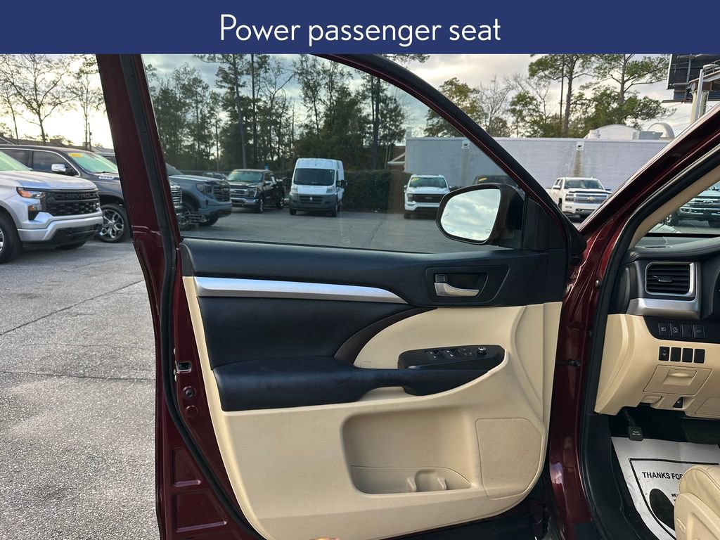 Used 2018 Toyota Highlander XLE image 24