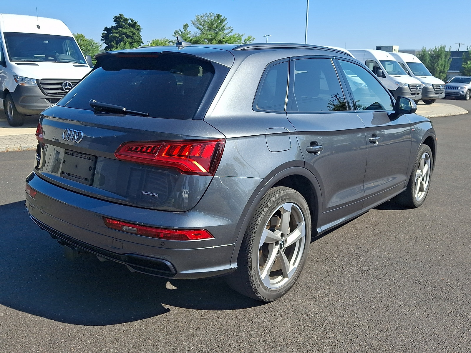 Used 2020 Audi Q5 2.0T Titanium Premium Plus w/ Premium Plus Package AWD/4WD image 6