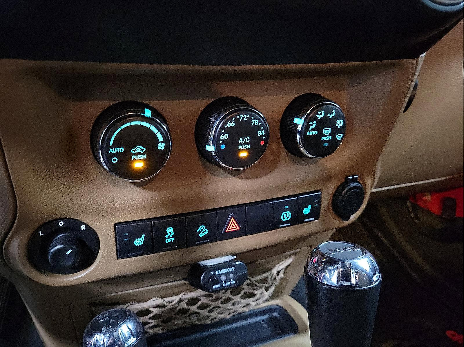 Used 2014 Jeep Wrangler Unlimited Rubicon w/ Connectivity Group image 14
