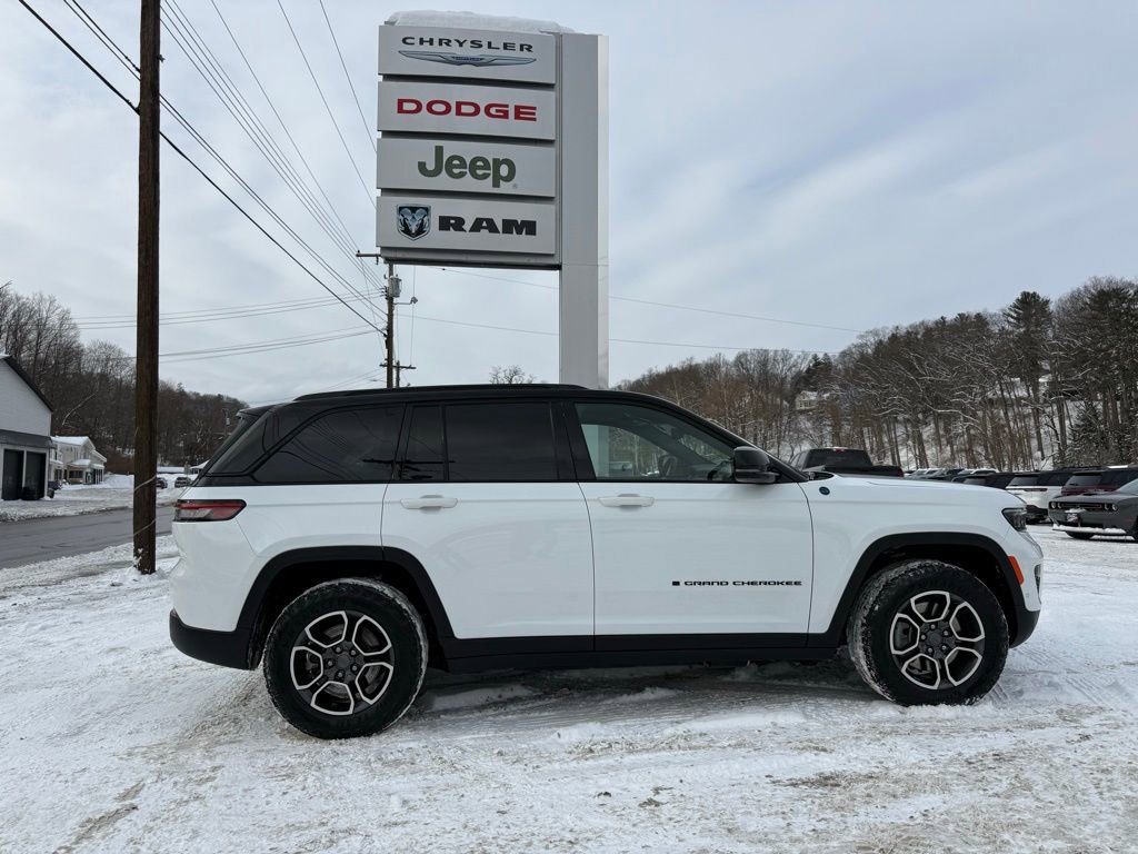 Used 2023 Jeep Grand Cherokee Trailhawk w/ Advanced Protech Group II image 4