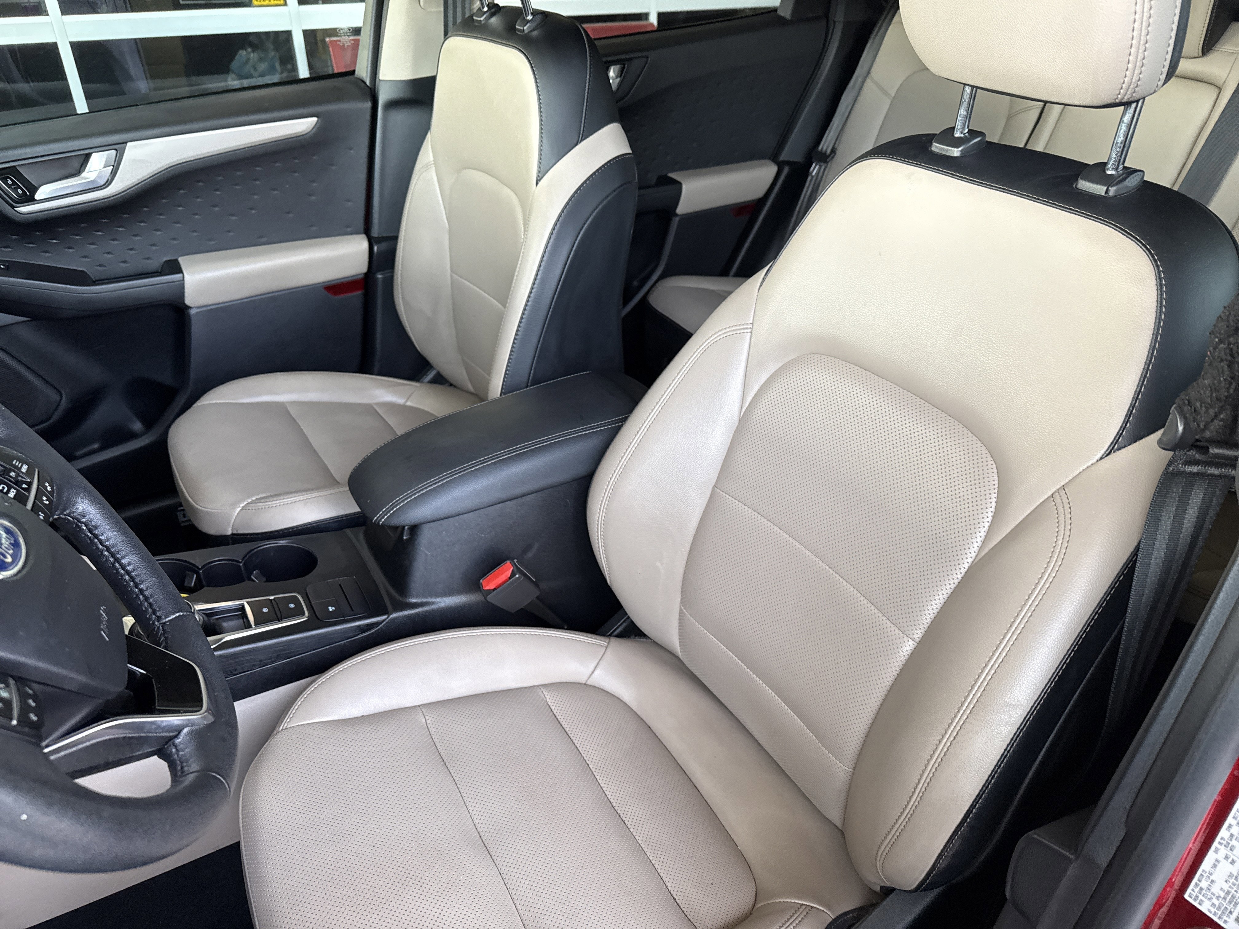 Used 2020 Ford Escape SE Sport image 19