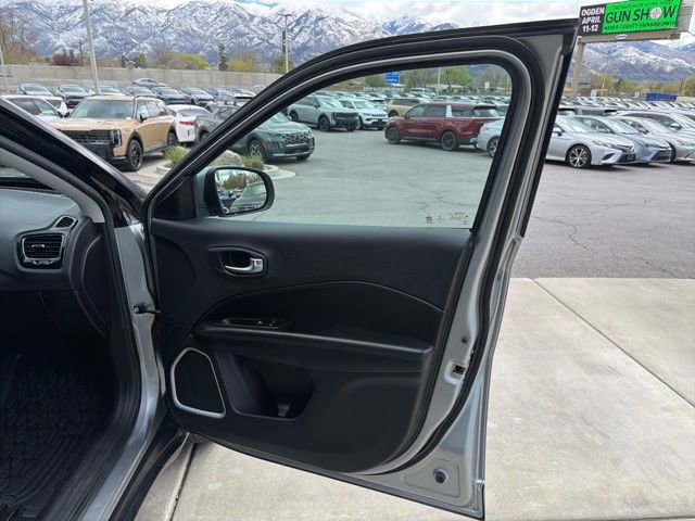 Used 2020 Jeep Compass Latitude image 31