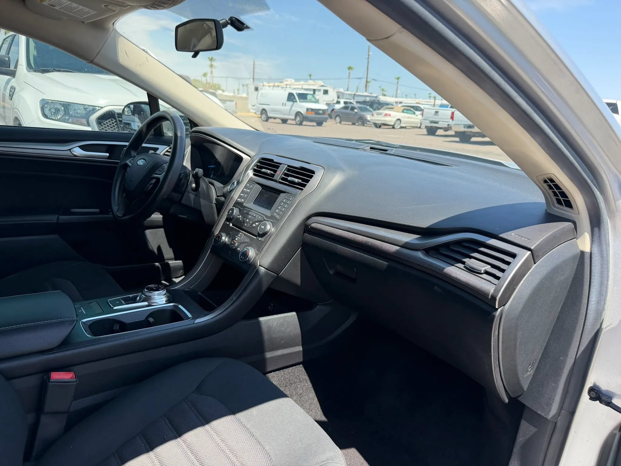 Used 2017 Ford Fusion SE FWD image 27