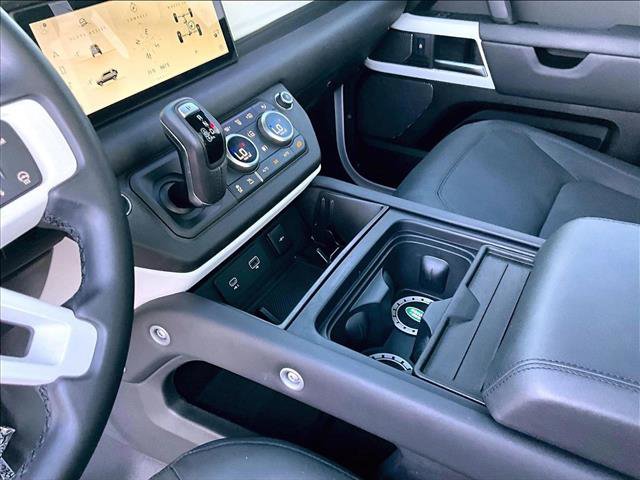 Used 2023 Land Rover Defender 110 SE image 14