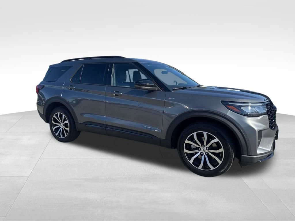 Certified 2025 Ford Explorer ST-Line image 9