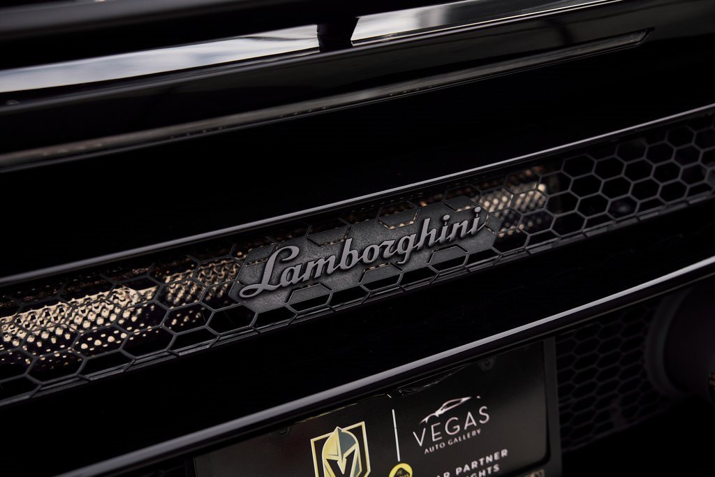 Used 2021 Lamborghini Huracan EVO image 11