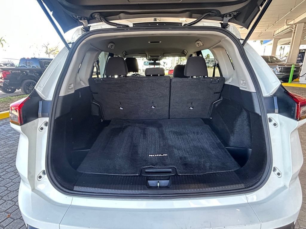Used 2024 Nissan Rogue S AWD/4WD image 32