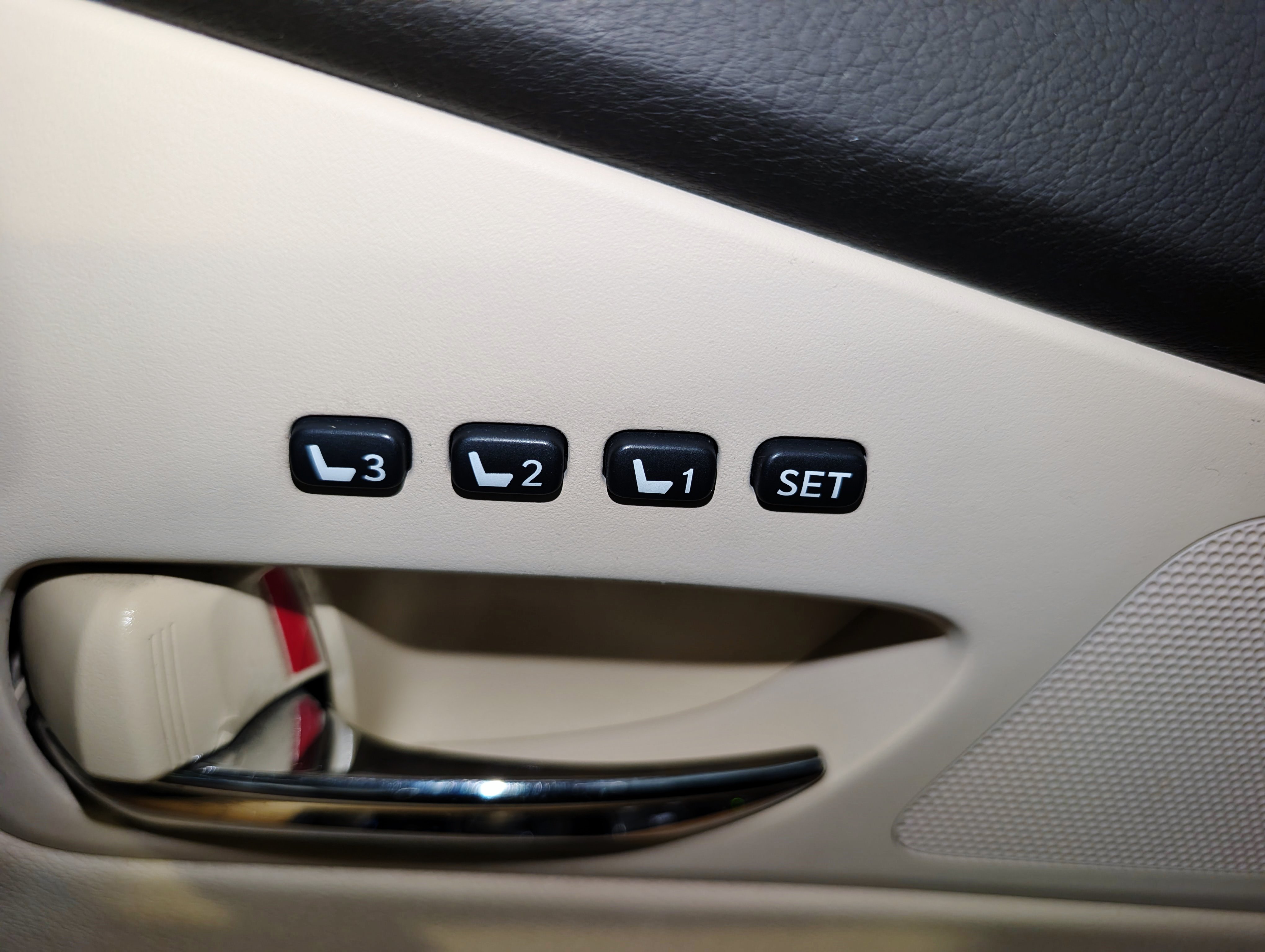 Used 2015 Lexus RX 450h AWD image 44