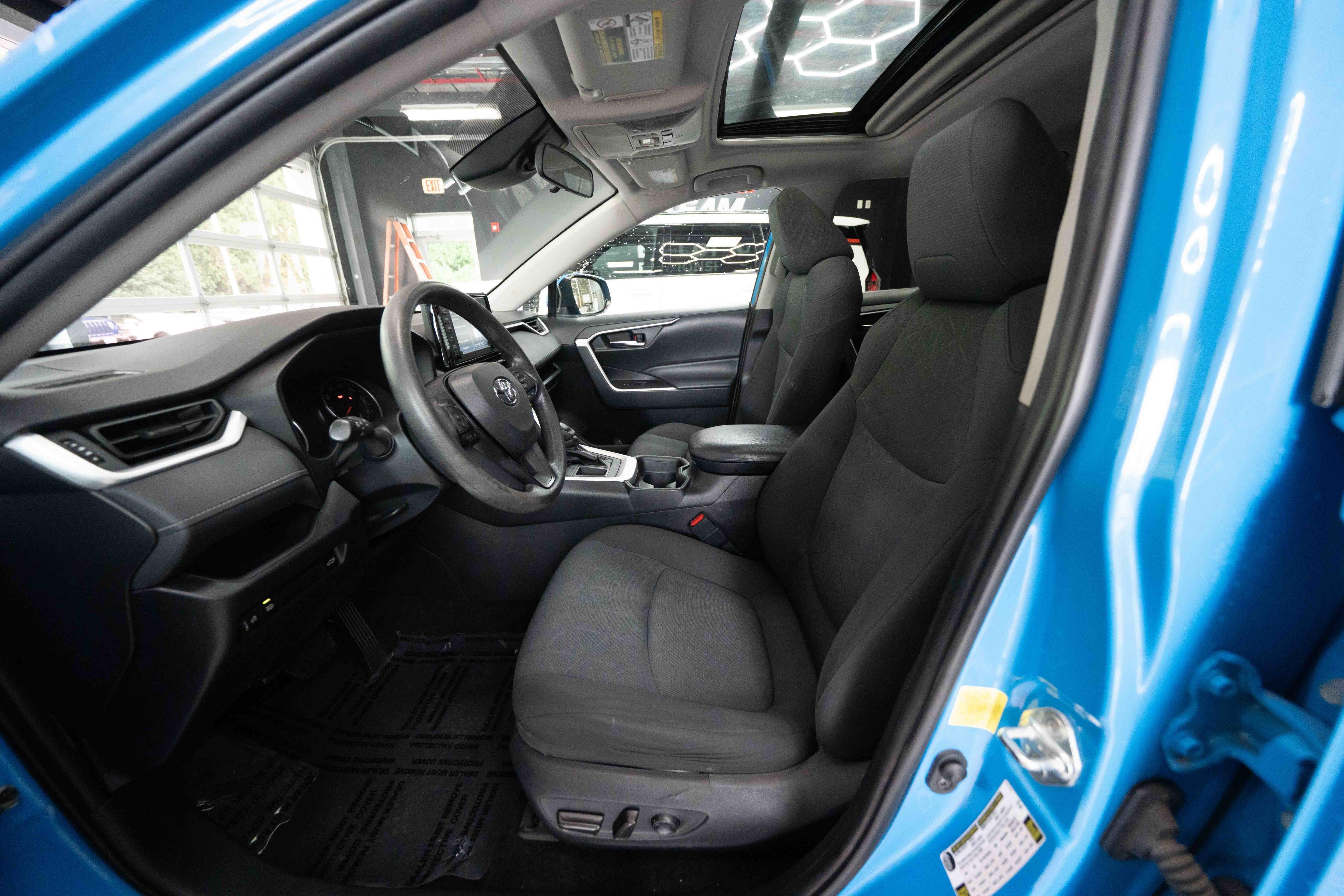 Used 2019 Toyota RAV4 XLE FWD image 9
