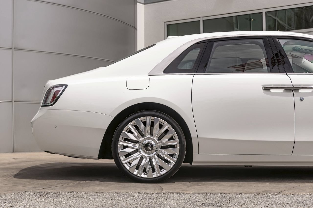 New 2026 Rolls-Royce Ghost AWD/4WD image 9