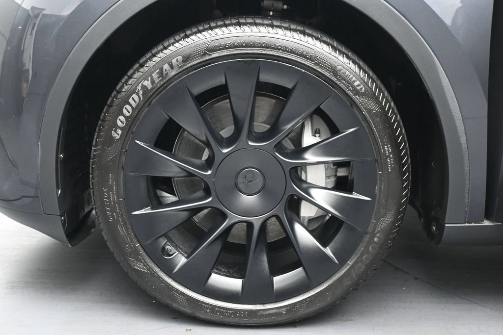 Used 2024 Tesla Model Y 2WD image 41