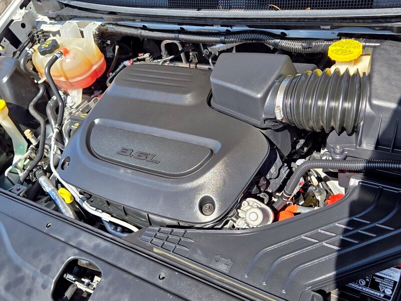 Used 2022 Chrysler Voyager LX FWD image 18