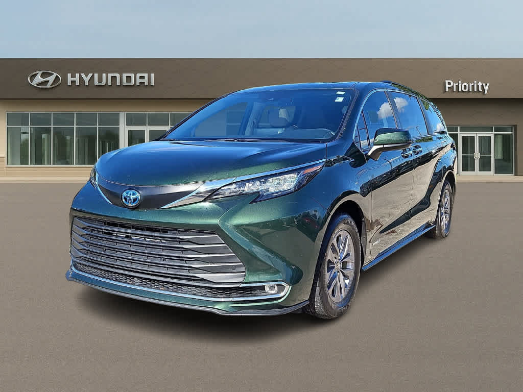 Used 2021 Toyota Sienna XLE