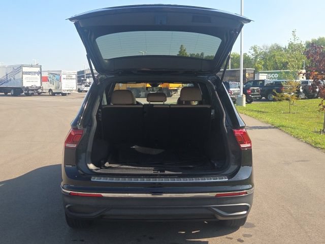 Used 2022 Volkswagen Tiguan SE AWD/4WD image 10