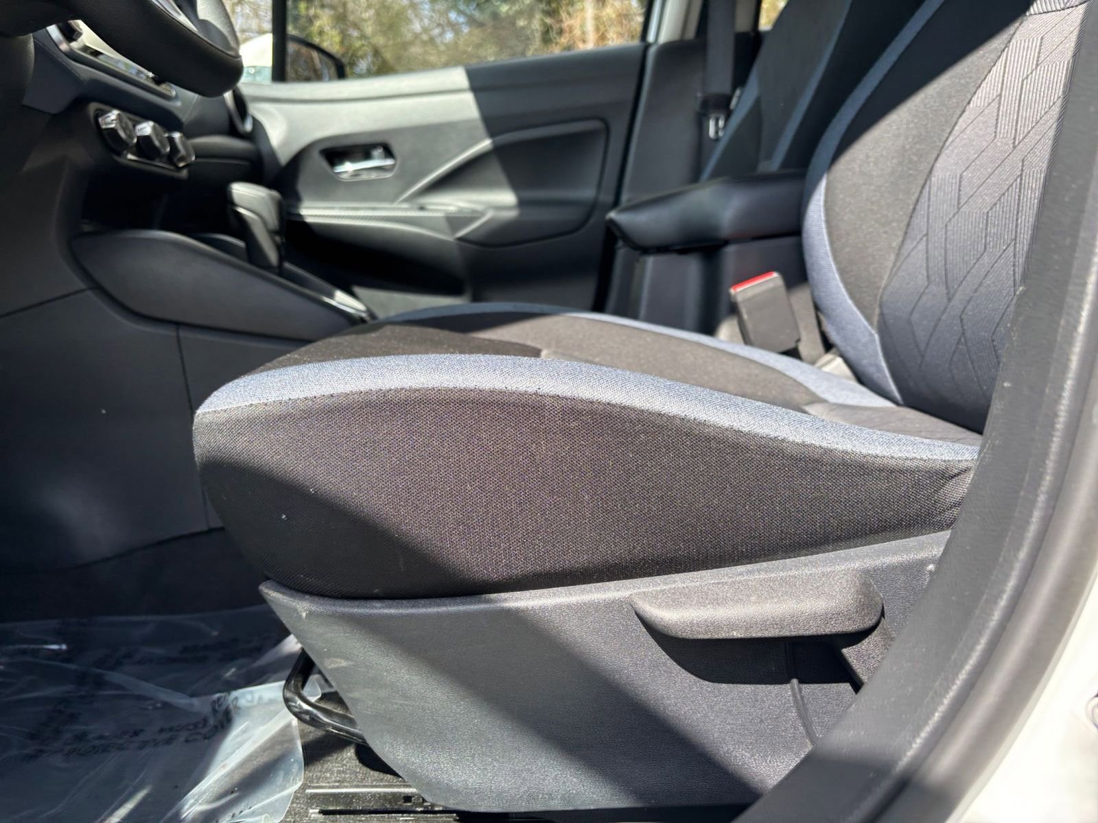 Used 2025 Nissan Versa SV FWD image 22