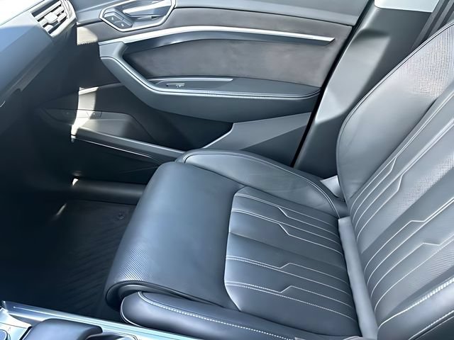 Used 2021 Audi e-tron Prestige w/ Prestige Package AWD/4WD image 40