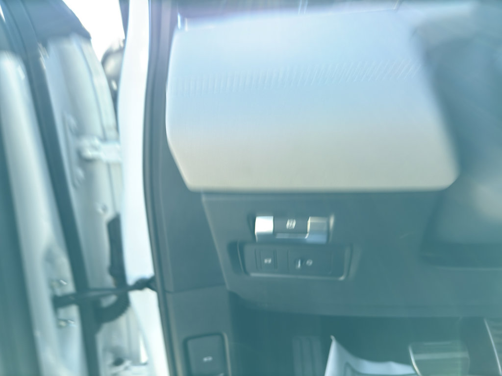 Used 2022 Land Rover Range Rover Evoque R-Dynamic SE image 14