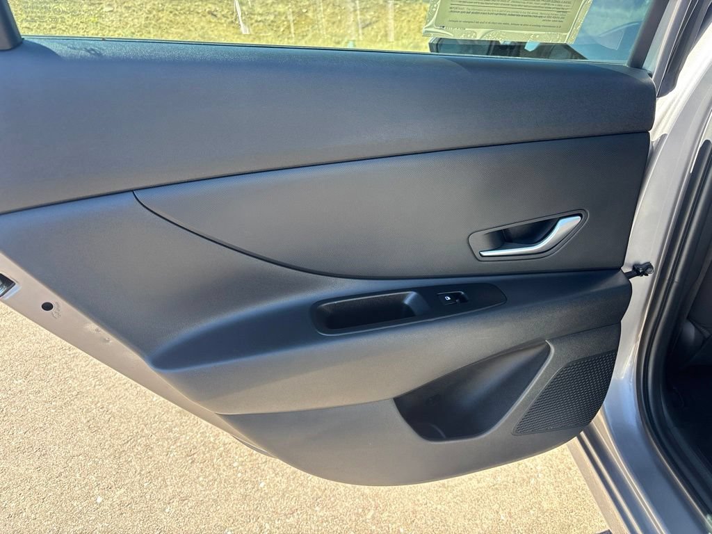 Used 2024 Hyundai Elantra Blue FWD image 13