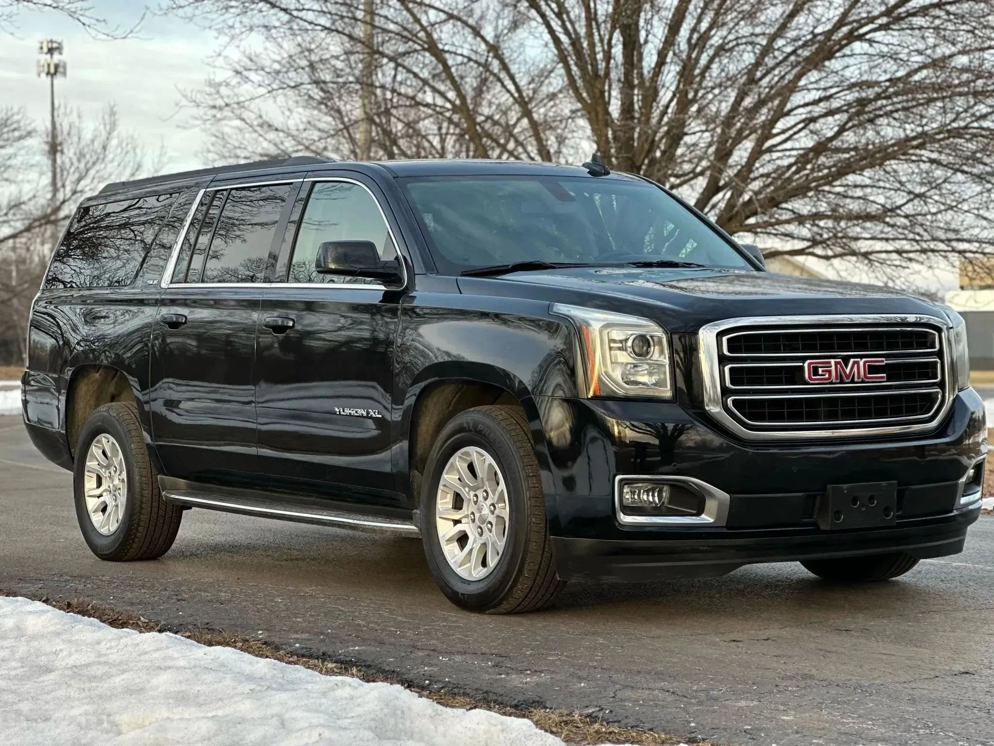 Used 2019 GMC Yukon XL SLE image 4