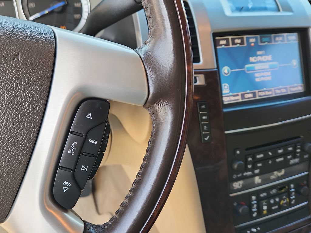 Used 2013 Cadillac Escalade Luxury AWD/4WD image 23