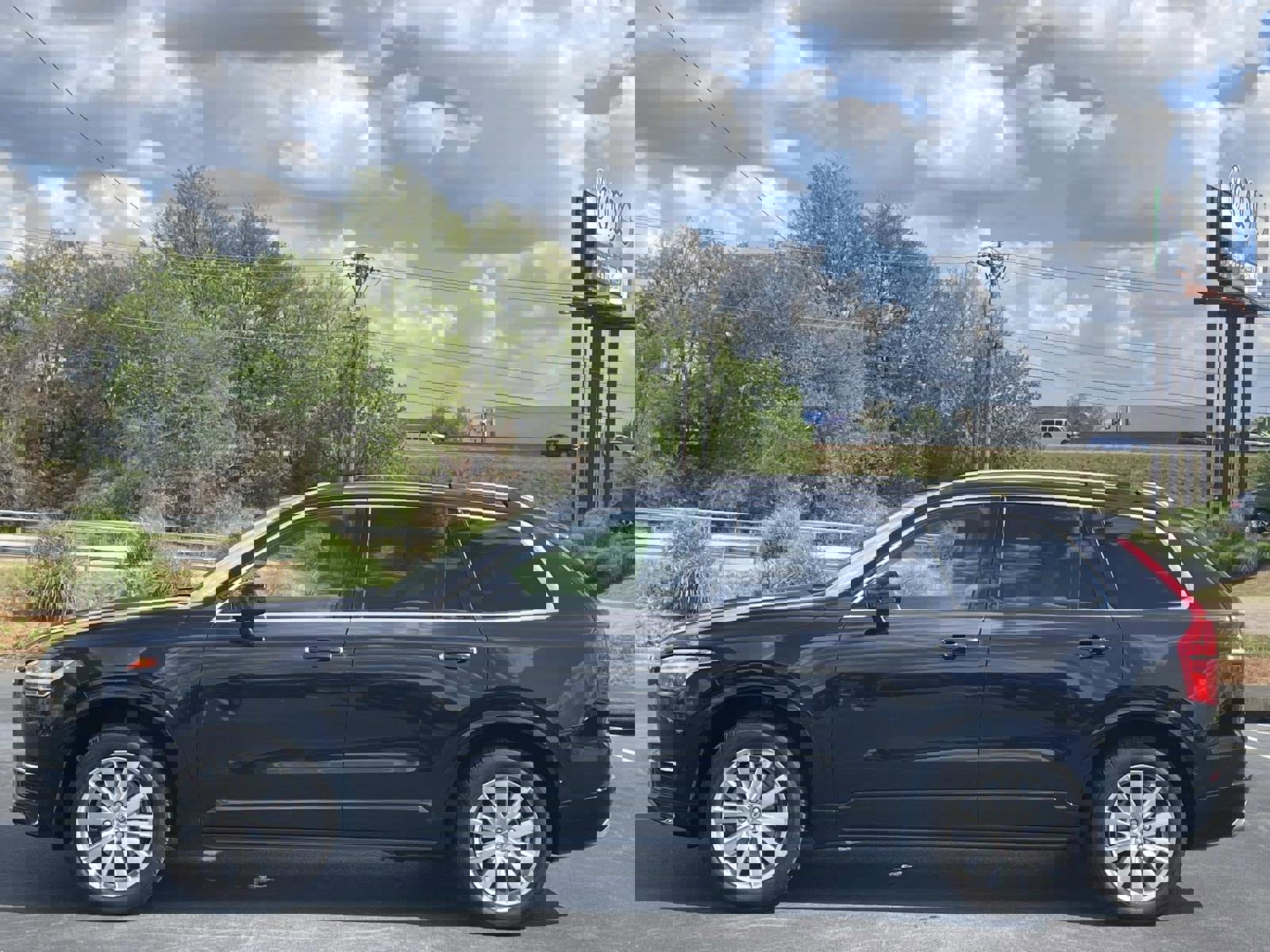 Used 2016 Volvo XC90 T6 Momentum w/ Momentum Plus Package image 5